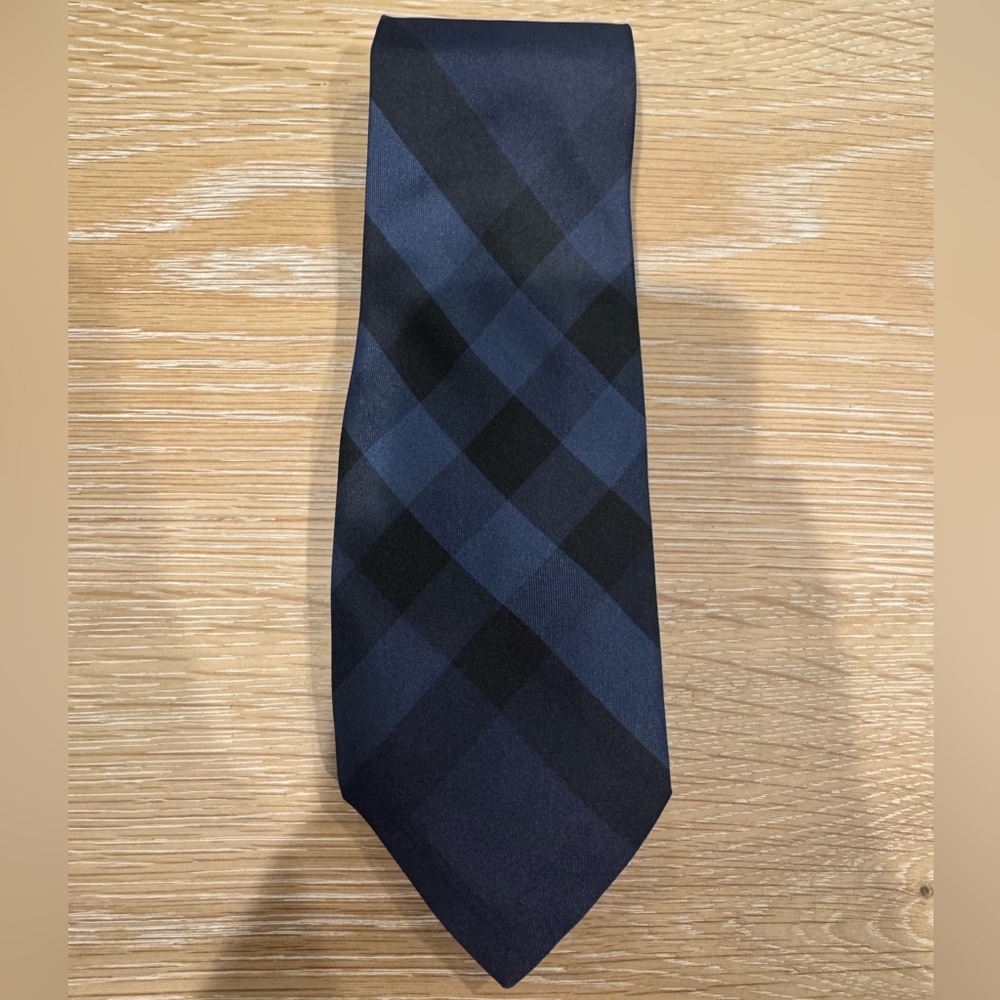 Burberry men’s blue and black check necktie